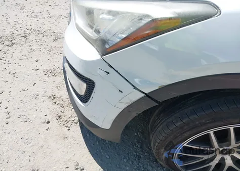 2013 Hyundai Santa Fe Sport 2.0T z USA, uszkodzony, nr VIN 5XYZU3LA1DG109200